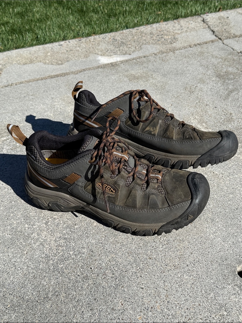 NEW KEEN Targhee III Waterproof hiking shoes, 9.5